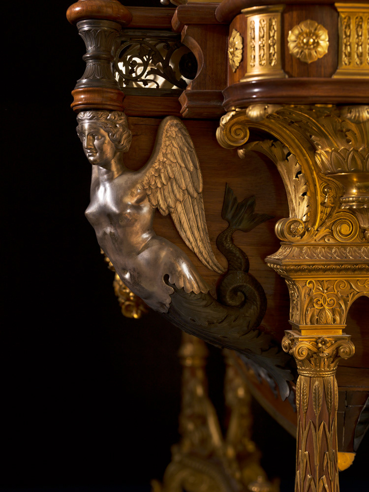 Guillaume Grohé (1808-1885), ébéniste, Emile Froment-Meurice (1837-1913), orfèvre, d'après des dessins de Victor Baltard (1805-1874). "Berceau du prince impérial Louis-Napoléon (1856-1879)". Bois de rose, vermeil, argent, émaux. 1856. Paris, musée Carnavalet. © Julien vidal / Roger-Viollet