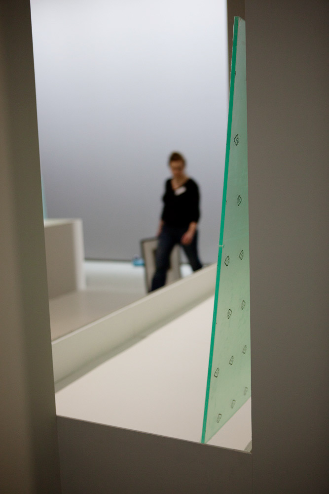 Accrochage de l'exposition "Laure Albin Guillot (1879-1962), l'enjeu classique" au Jeu de Paume. Paris, 18 février 2013.  © Julien Vidal / Parisienne de Photo / Roger-Viollet