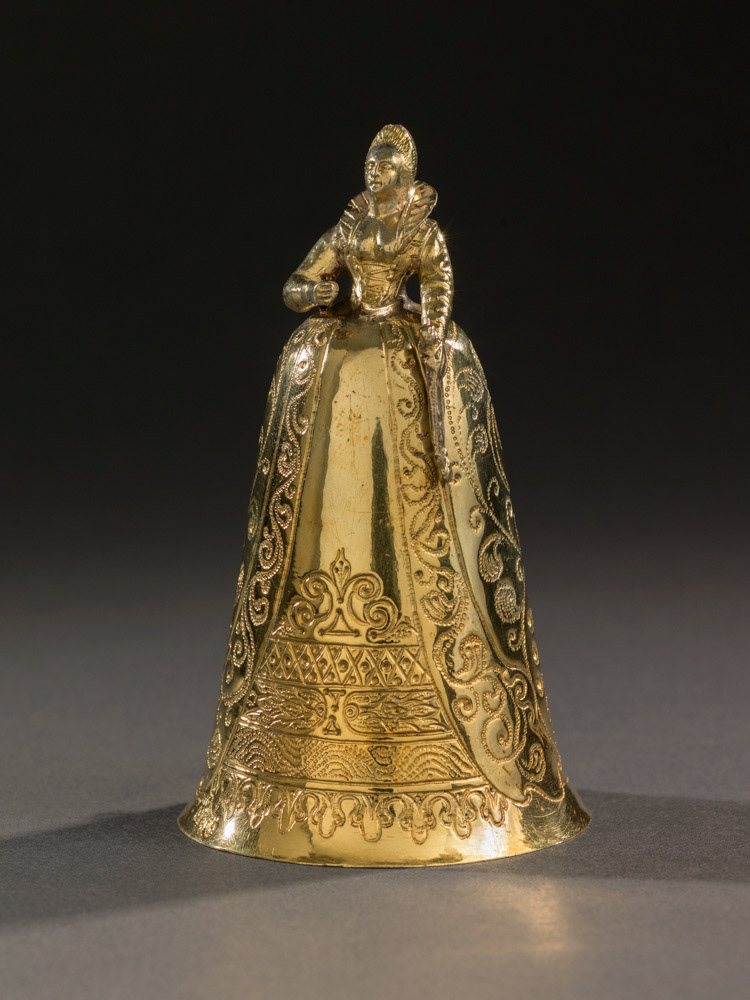 "Gobelet à surprise ou gobelet instable". Argent gravé, ciselé et doré. Réalisé en Allemagne. 1ère moitié du XVIIème siècle. Musée des Beaux-Arts de la Ville de Paris, Petit Palais. © Julien vidal / Roger-Viollet