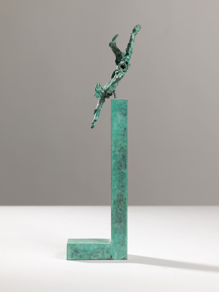 GRANET Roseline (DELAFON Roseline, dit). "La danse dans l'espace". Bronze patiné. Paris, fonds municipal d'art contemporain. © Julien vidal / Roger-Viollet