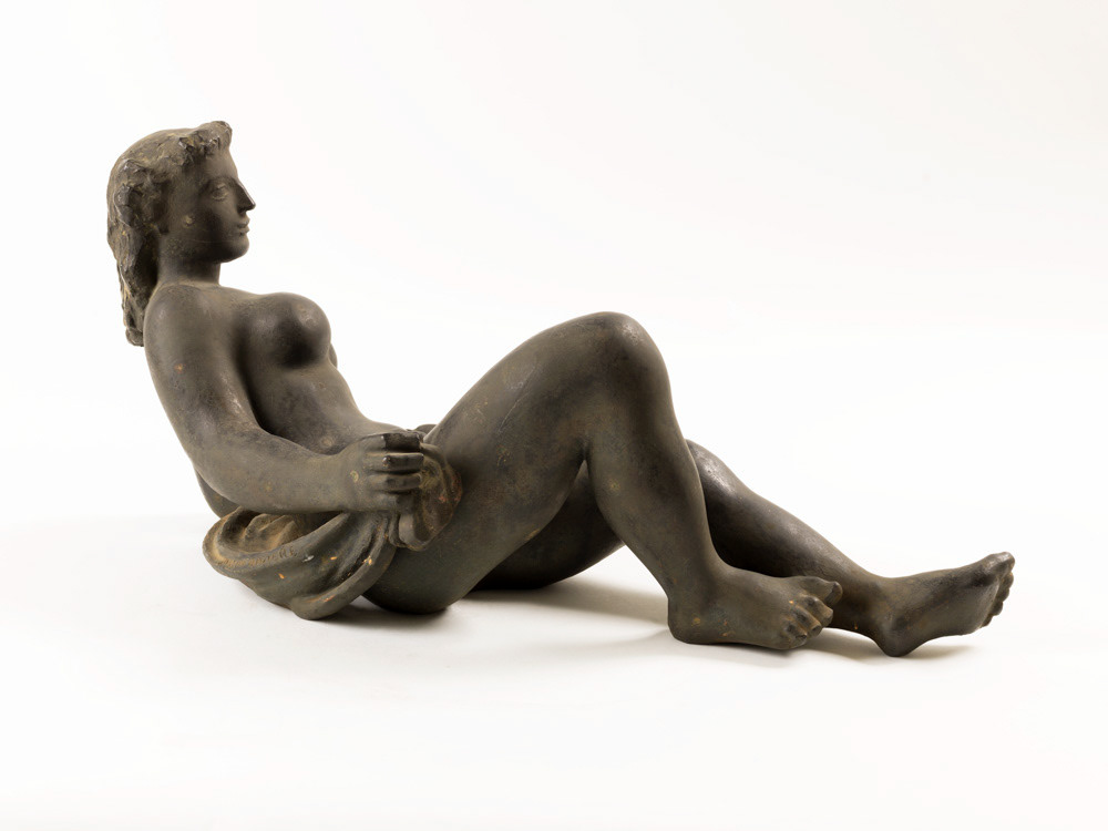 RIVIÈRE Joseph. "Baigneuse". Bronze. Paris, musée d'Art moderne.  © Julien vidal / Roger-Viollet