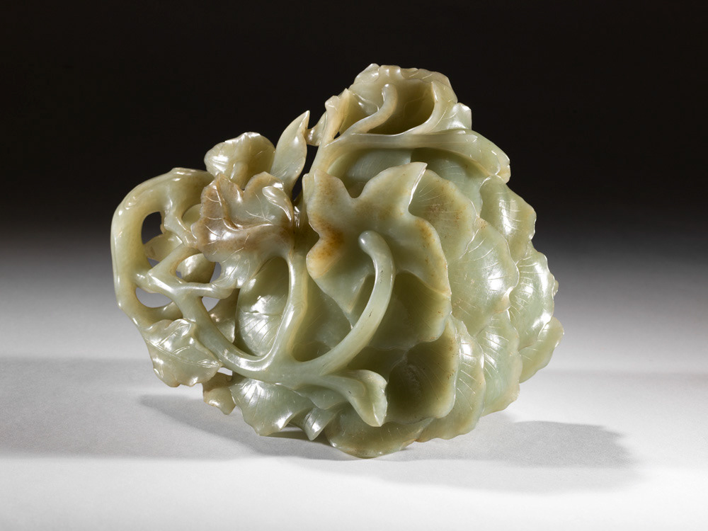 Inconnu. "Coupe Pivoine". jade. 17e siècle. Musée des Beaux-Arts de la Ville de Paris, Petit Palais. © Julien vidal / Roger-Viollet