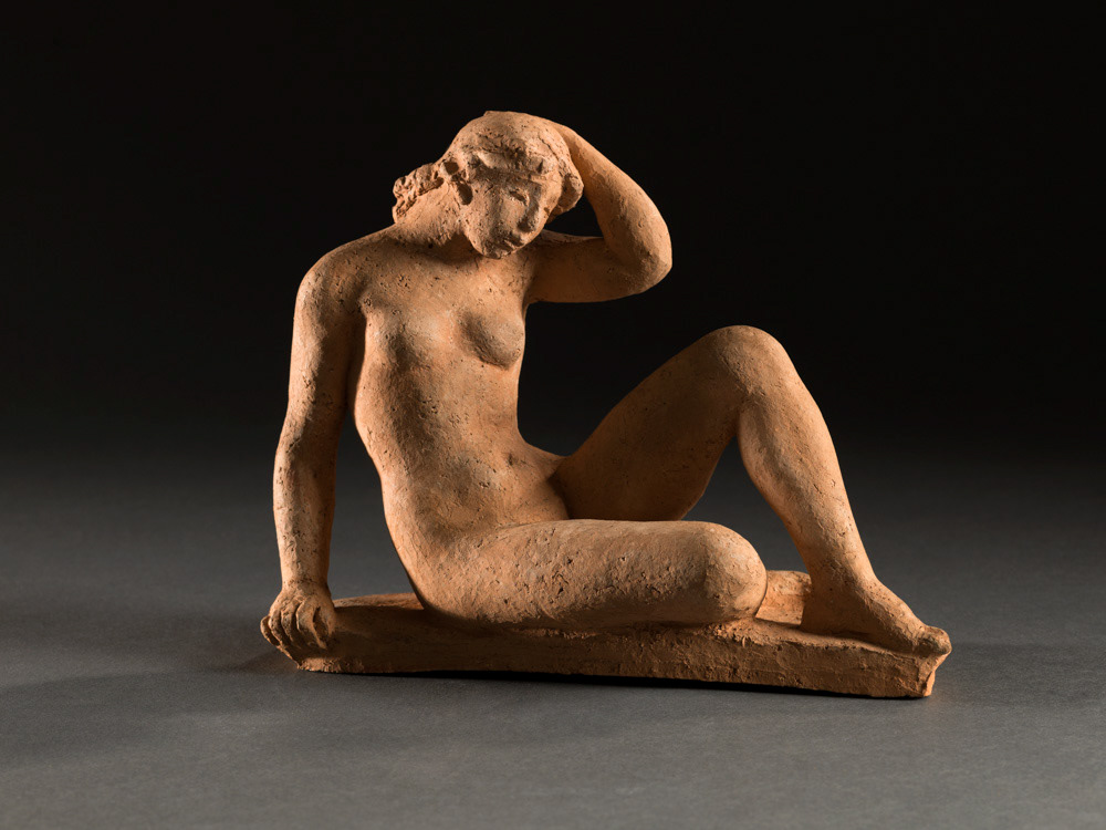 Maillol, Aristide. "Femme nue assise, la main gauche sur la tête". Terre cuite. 1900. Musée des Beaux-Arts de la Ville de Paris, Petit Palais. © Julien vidal / Roger-Viollet