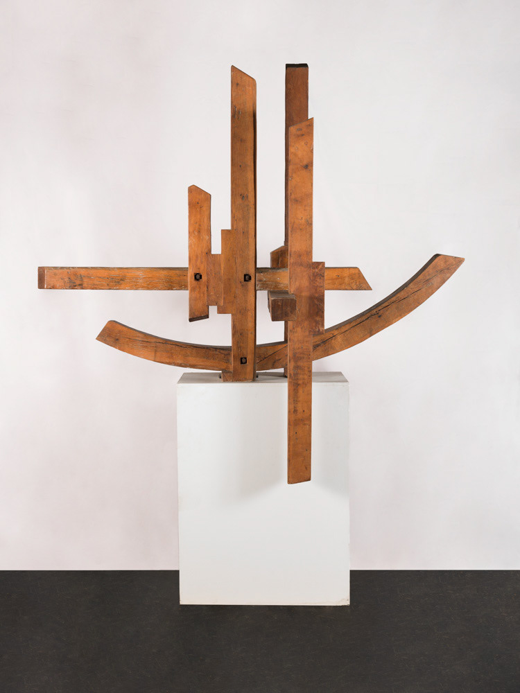 Marino Francesco dit Marino di Teana (1920-2012). "Hommage aux Etats-Unis du monde". Bois. 1961. Paris, musée d'Art moderne. © Julien vidal / Roger-Viollet