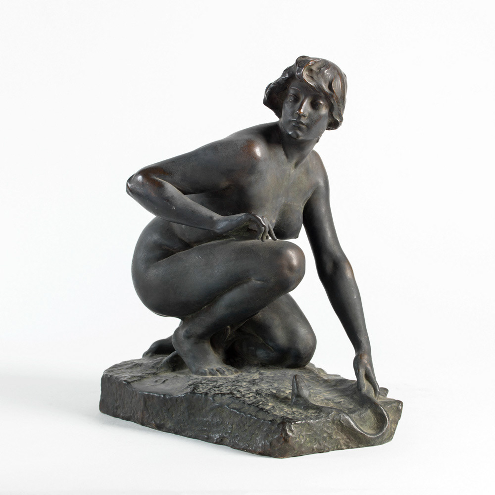 Charpentier, Alexandre-Louis. "Femme nue accroupie". Bronze. 1899. Paris, musée Carnavalet. © Julien vidal / Roger-Viollet
