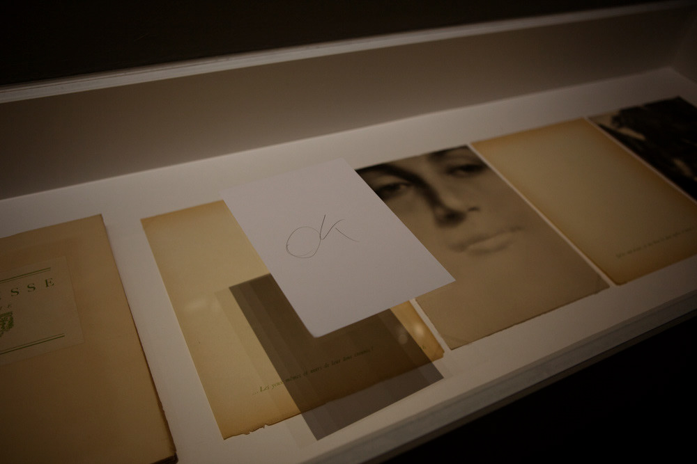 Accrochage de l'exposition "Laure Albin Guillot (1879-1962), l'enjeu classique" au Jeu de Paume. Paris, 18 février 2013.  © Julien Vidal / Parisienne de Photo / Roger-Viollet