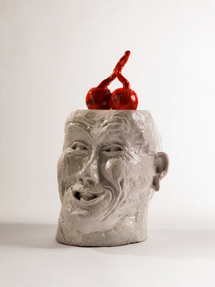 CRETEN Johan. "Les cerises se caressant les queues". Email sur terre cuite (2 éléments). 1993. Paris, fonds municipal d'art contemporain. © Julien vidal / Roger-Viollet