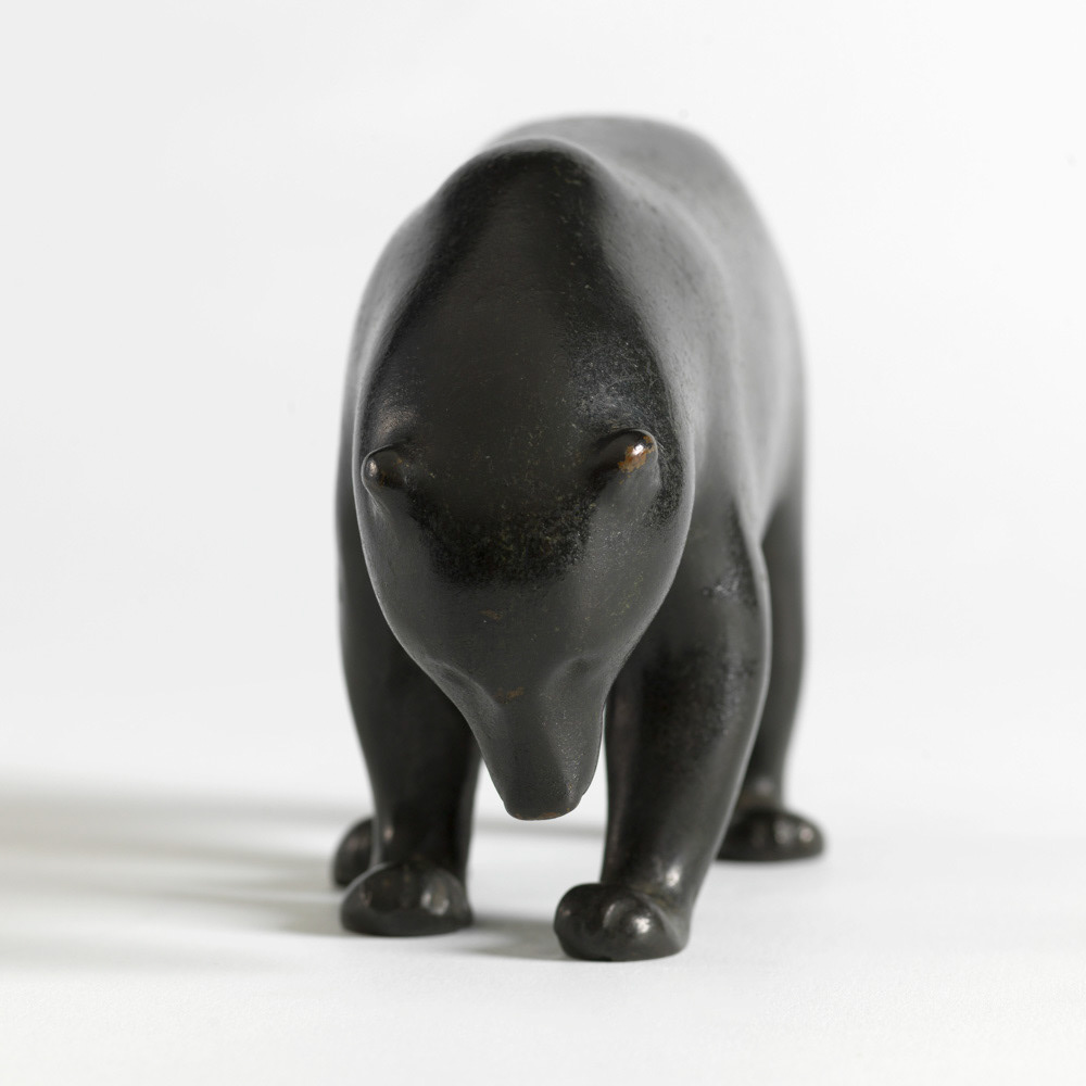 Pompon, François. "Ours brun". Bronze. 1875. Musée des Beaux-Arts de la Ville de Paris, Petit Palais. © Julien vidal / Roger-Viollet