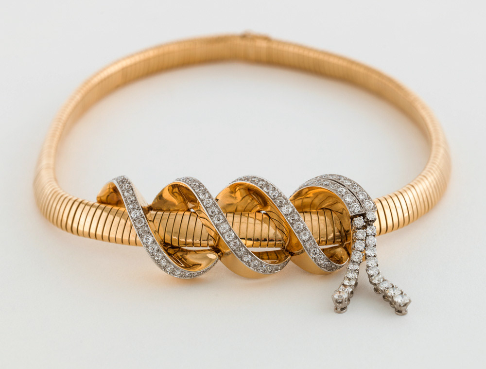 Frédéric Boucheron (1830-1902). Collier"Tuyau à gaz ". Or, diamants, platine. Vers 1945-1950. Musée des Beaux-Arts de la Ville de Paris, Petit Palais. © Julien vidal / Roger-Viollet