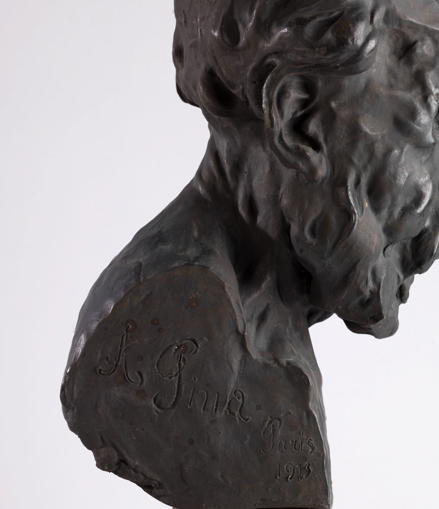 Alfredo Pina (1887-1966). "Victor Hugo". Bronze. 1913. Paris, Maison de Victor Hugo. © Julien vidal / Roger-Viollet