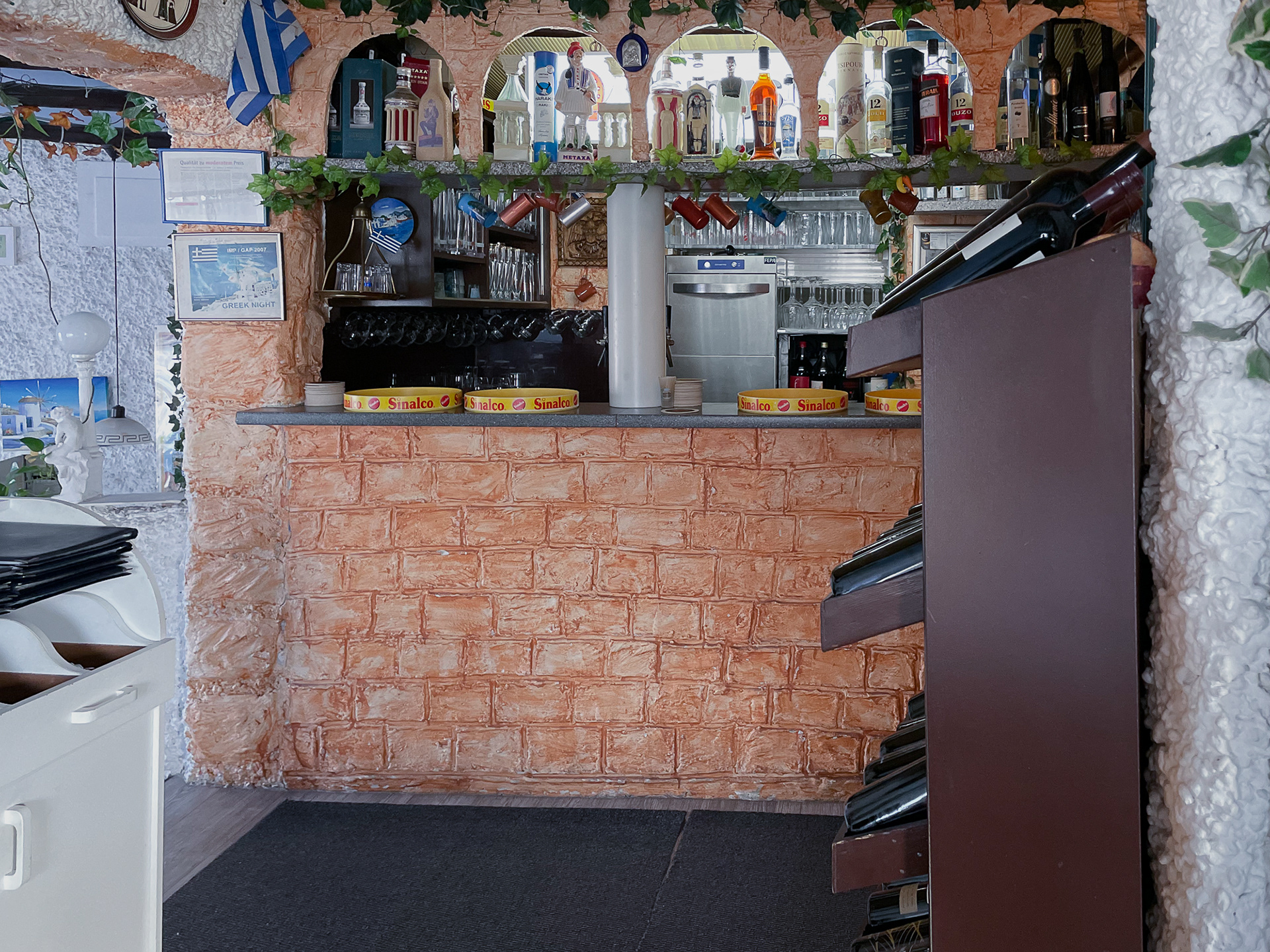 Blick auf die Theke von Tisch 6