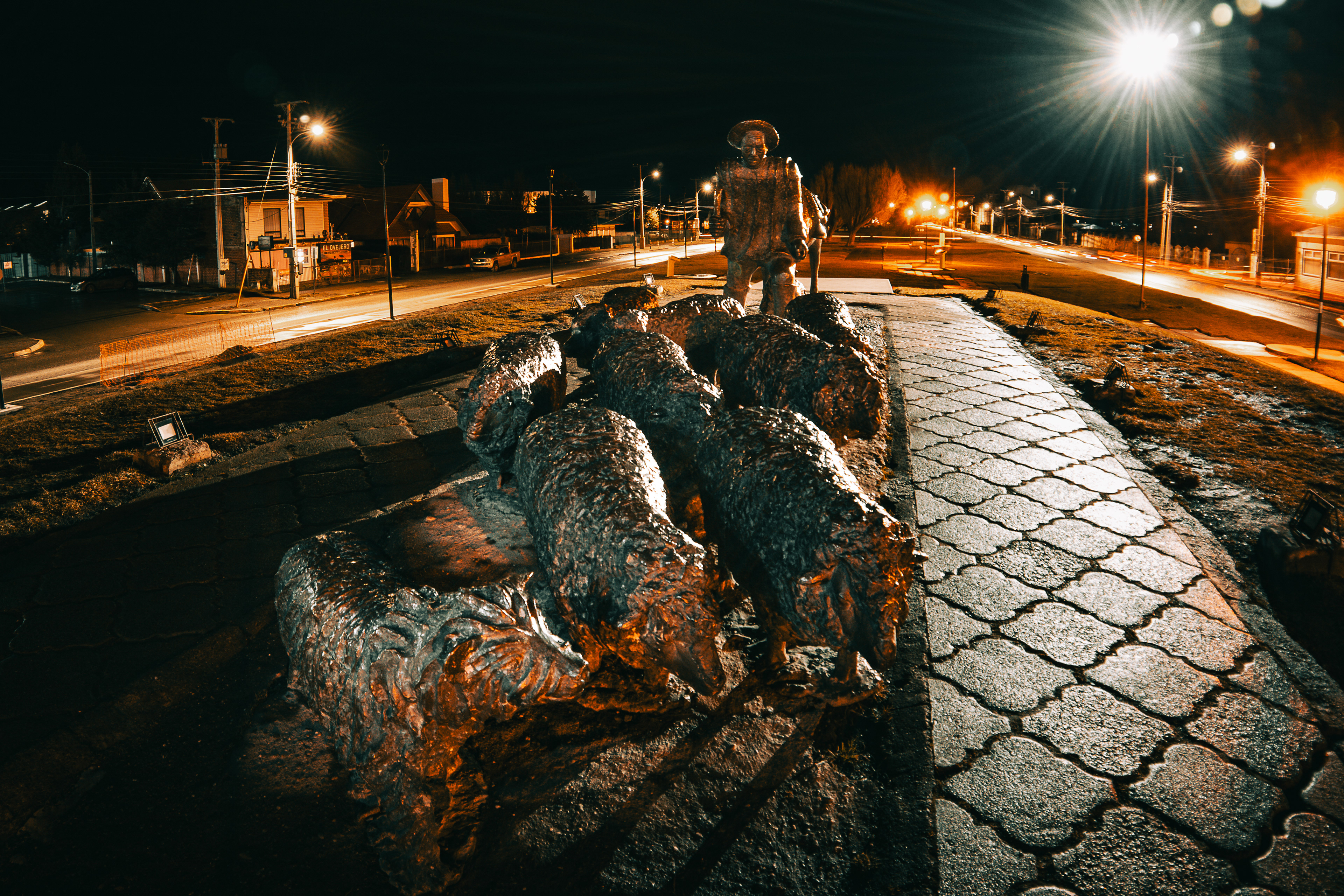 Monumento al Ovejero, foto nocturna, larga exposición