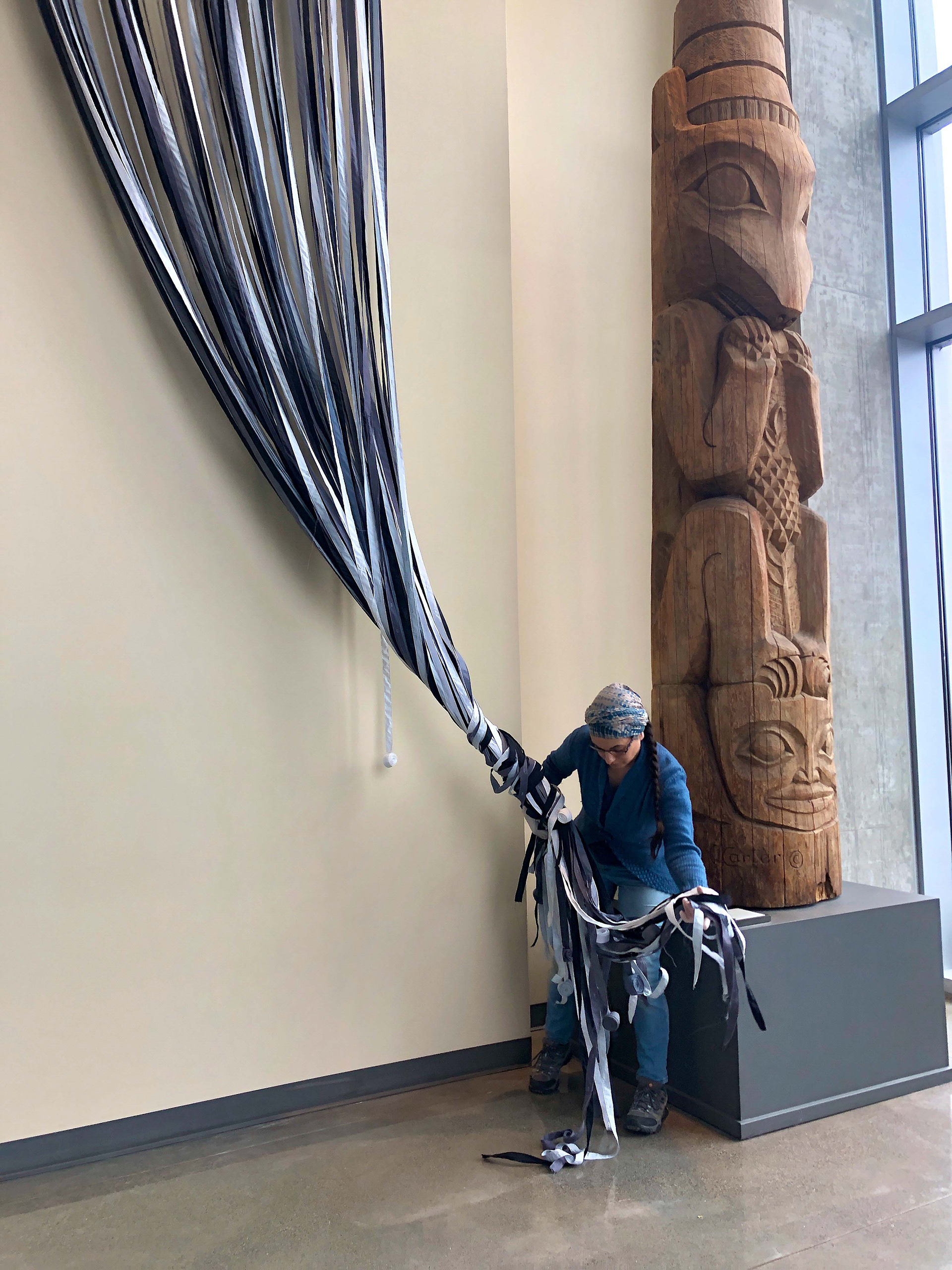 Gathering strands to deinstall