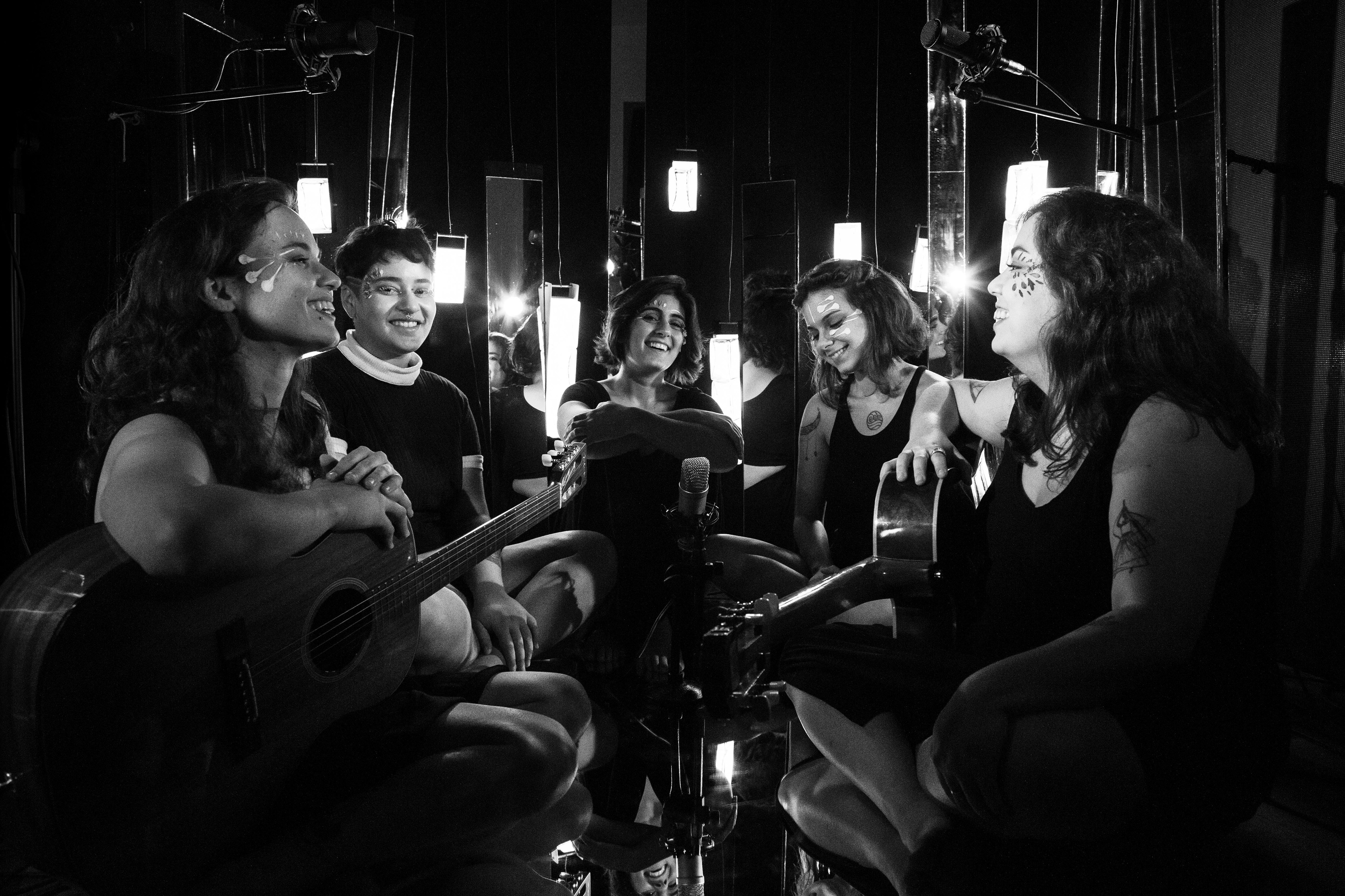 Clara Castro e Tata Chama e as Inflamáveis - Promo EP "Ana" | 2021