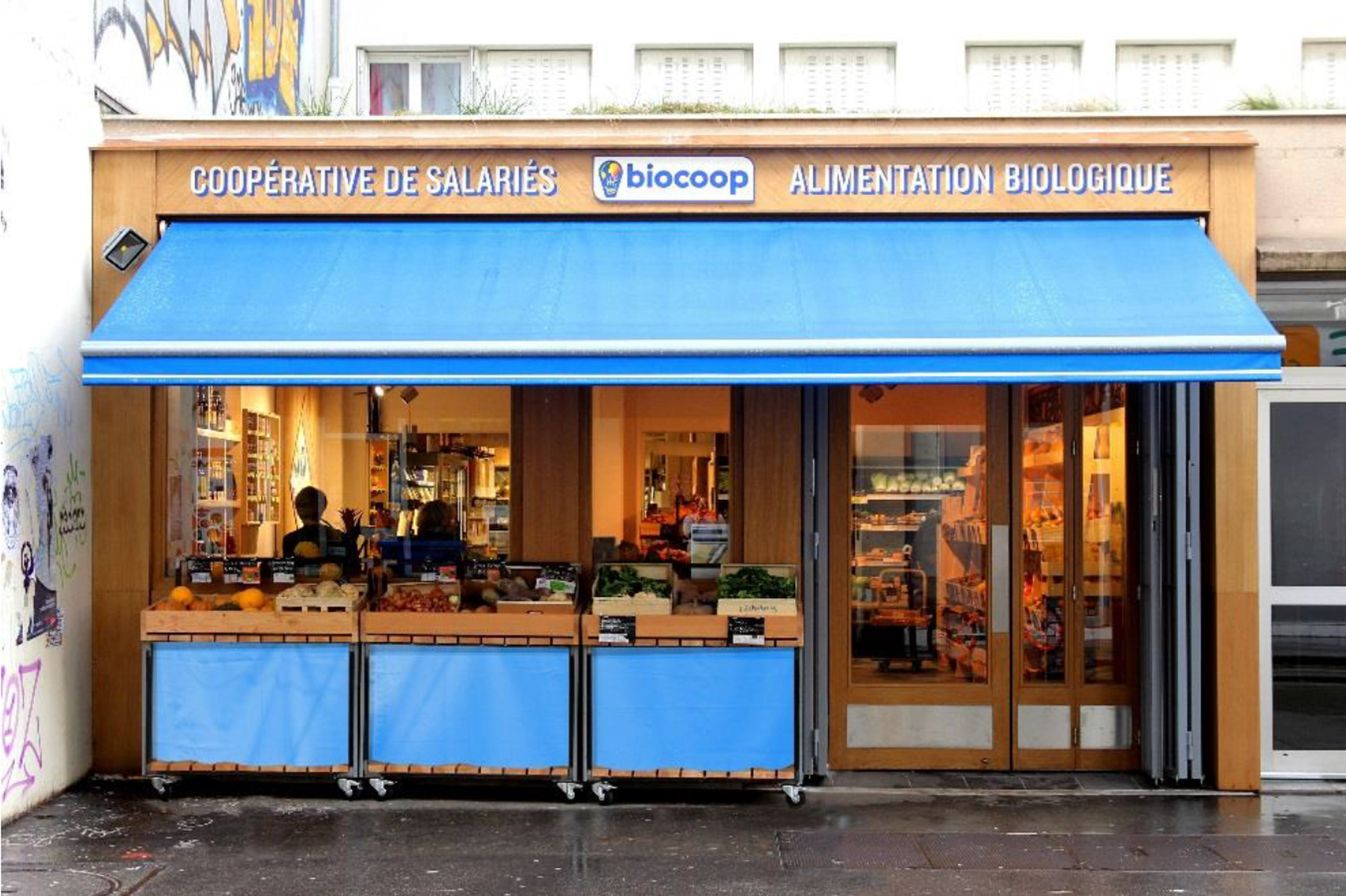 La devanture du magasin repensé pour un intérieur lumineux et attractif