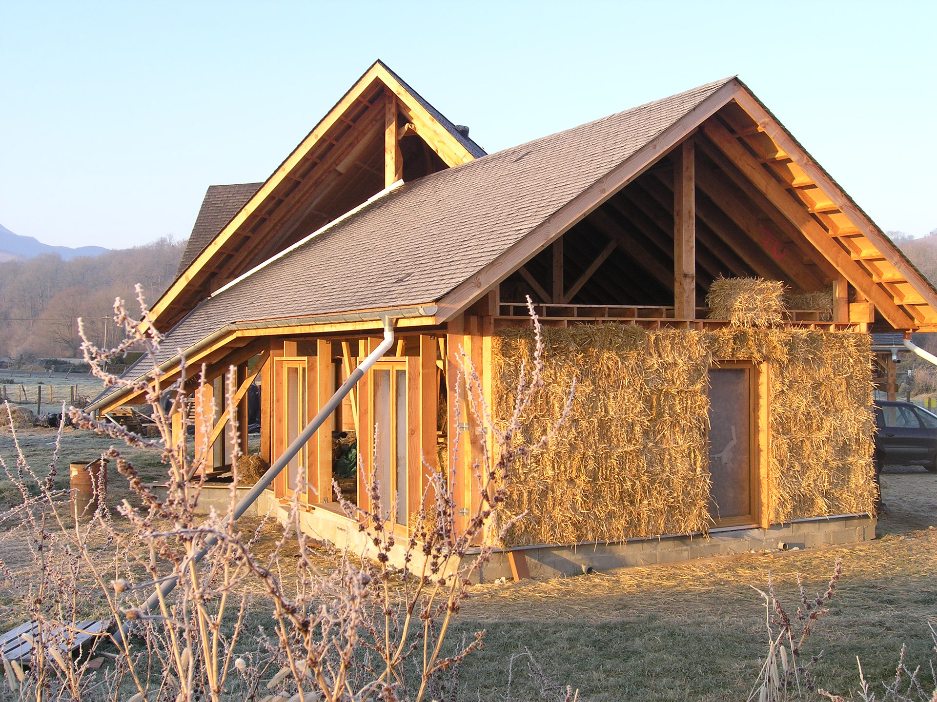Bottes de pailles en façade