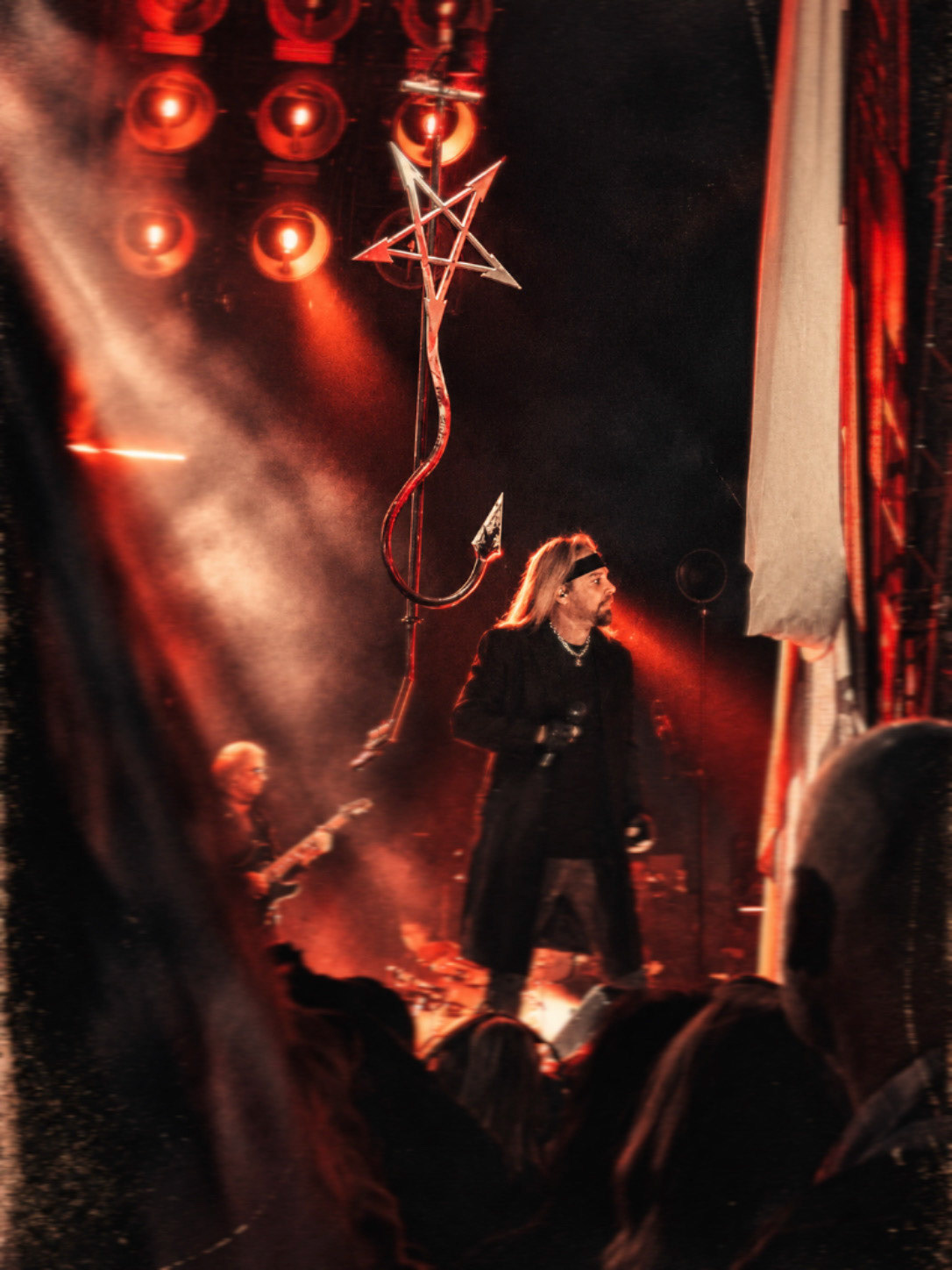 VINCE NEIL
