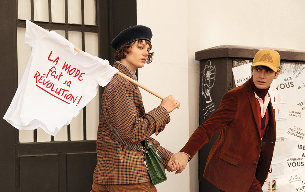 Afin de célébrer les 50 ans de mai 68 et d'amorcer une rentrée tout en puissance, le Printemps se réapproprie les codes de la révolution, du manifeste aux banderoles, en passant par des T-shirts personnalisables, le client se retrouve immergé dans une vague libératrice l'invitant à s'affirmer et assumer sa personnalité.
