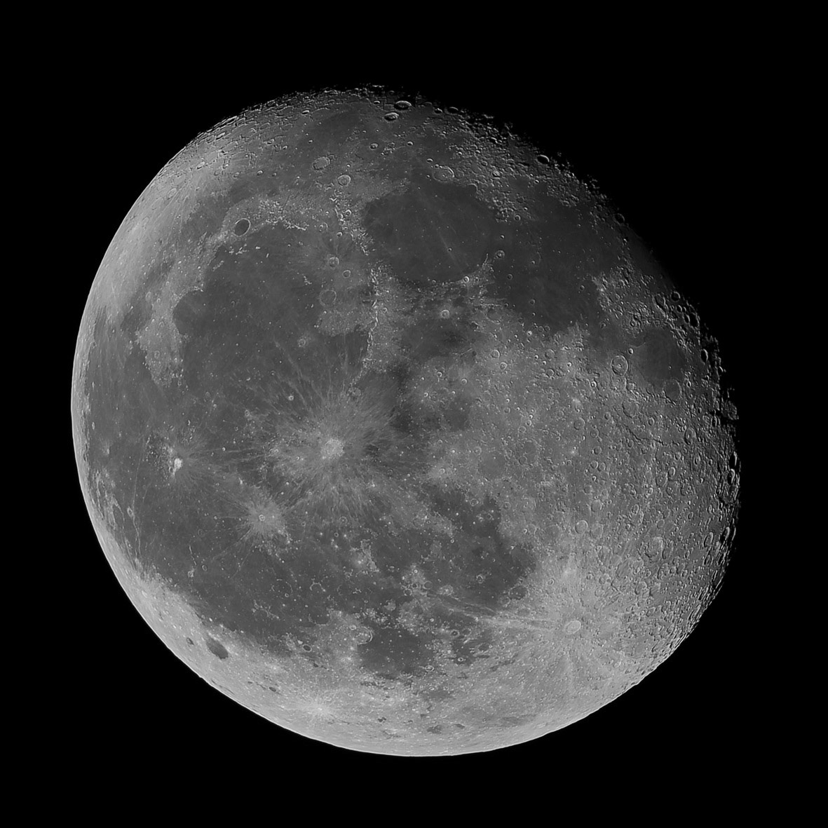 The project is a series of images documenting the atmosphere of Mid-autumn festival, an annual tradition of Vietnamese and Asian people to celebrate a bountiful harvest season.