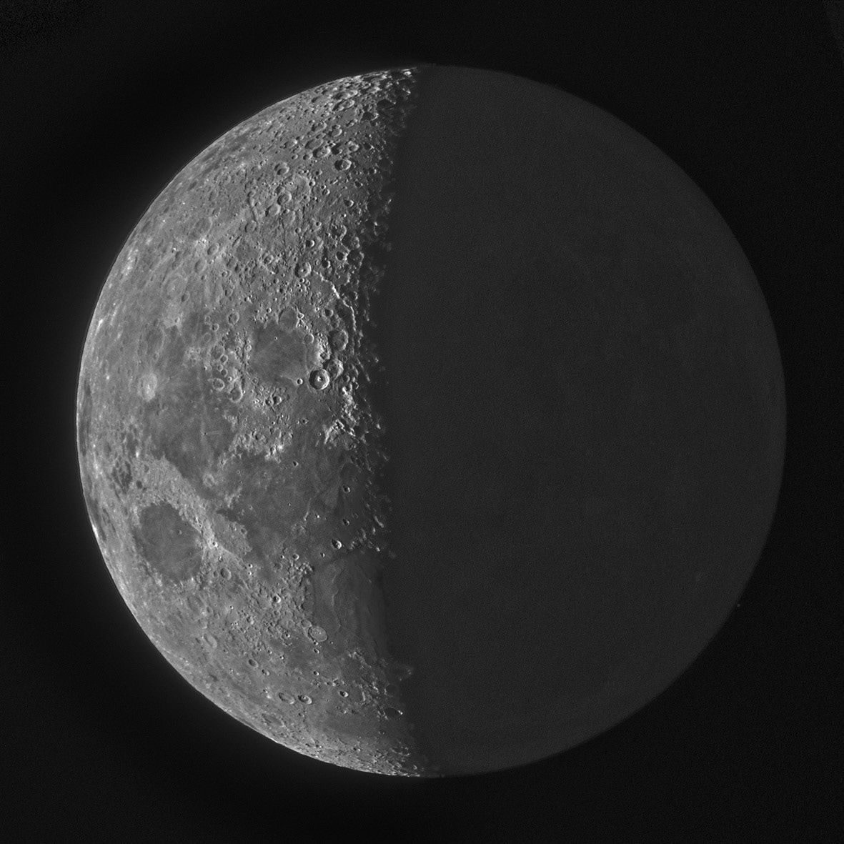 The project is a series of images documenting the atmosphere of Mid-autumn festival, an annual tradition of Vietnamese and Asian people to celebrate a bountiful harvest season.