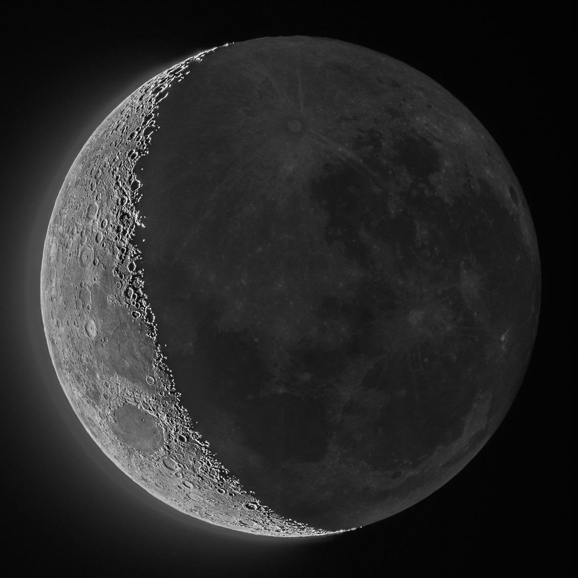 The project is a series of images documenting the atmosphere of Mid-autumn festival, an annual tradition of Vietnamese and Asian people to celebrate a bountiful harvest season.