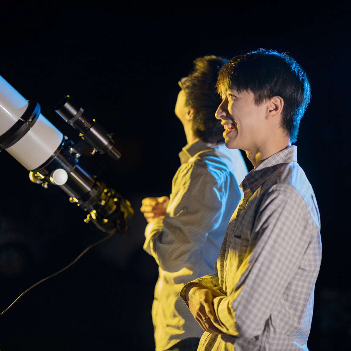 The project is a series of images documenting the atmosphere of Mid-autumn festival, an annual tradition of Vietnamese and Asian people to celebrate a bountiful harvest season.