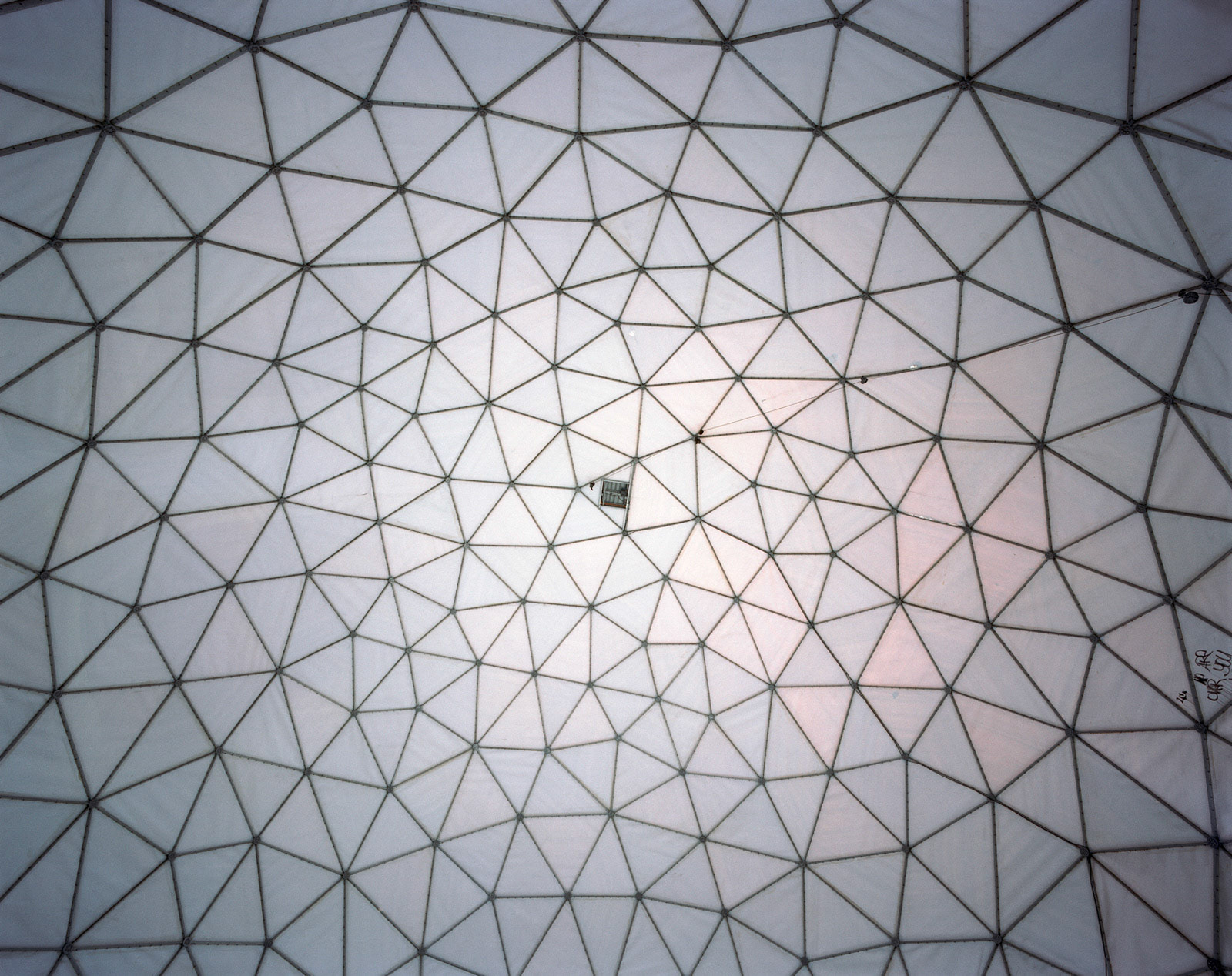 Inzwischen verfallene US-amerikanische Abhörstation, der Trümmerberg ist die zweit höchste Erhebung in Berlin, Teufelsberg Berlin