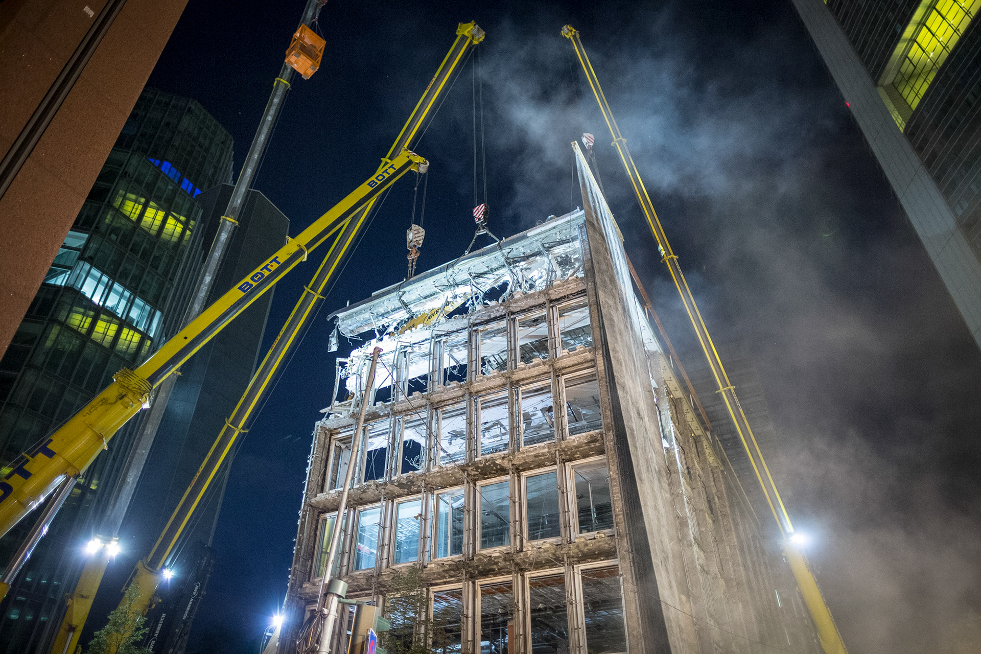 Abriss des Gebäudes der Metzler Bank