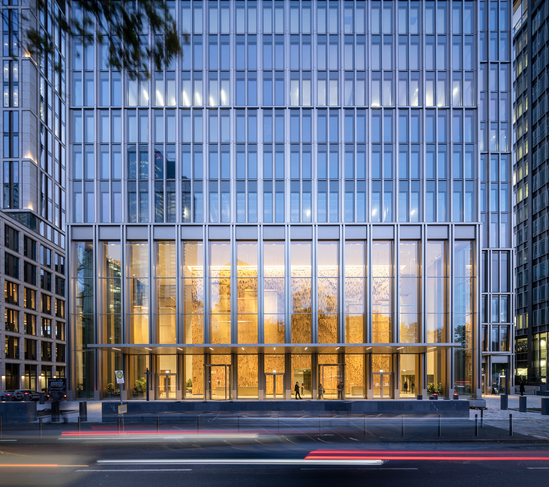 Das Foyer des Marienturms wurde von Interior-Designerin Patricia Urquiola aus Mailand gestaltet