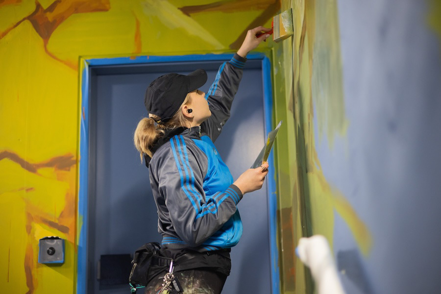 L'artiste Iota peignant pour notre projet dans la Résidence Jourdan (Paris 14) en 2025 pour RATP Habitat et ICF Habitat.