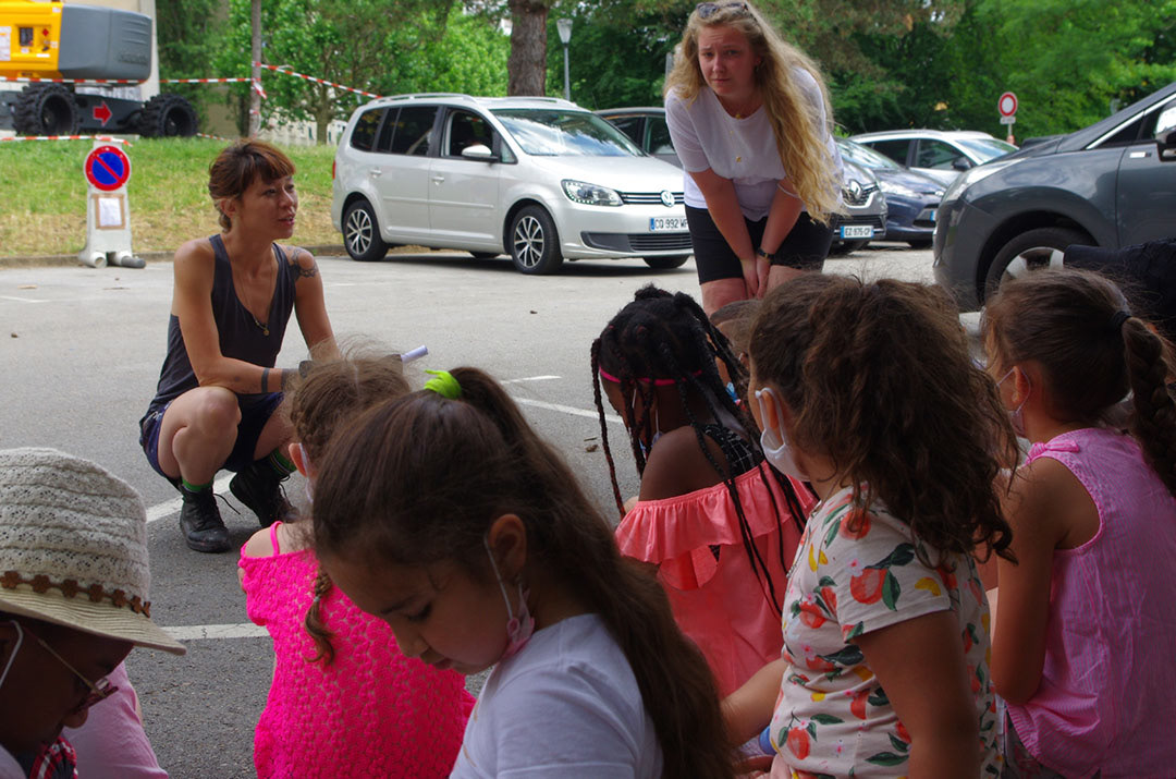 Rencontre avec l'artiste Rouge et l'association Juste Ici / Festival Bien Urbain. photo : Hypermur