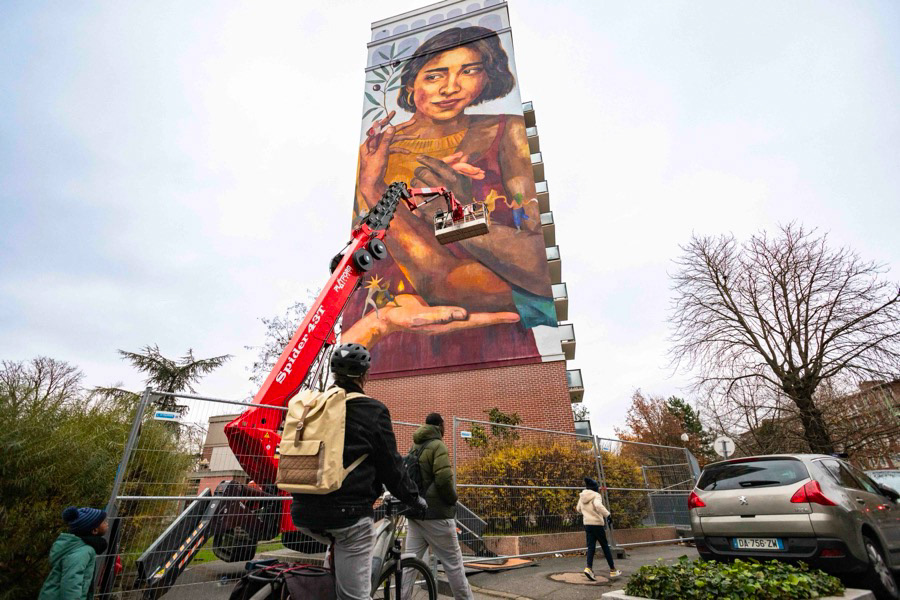 L'artiste Mapecoo sur notre projet à Arcueil pour Valdevy. Photo : ©Collectif Le Réseau pour Hypermur