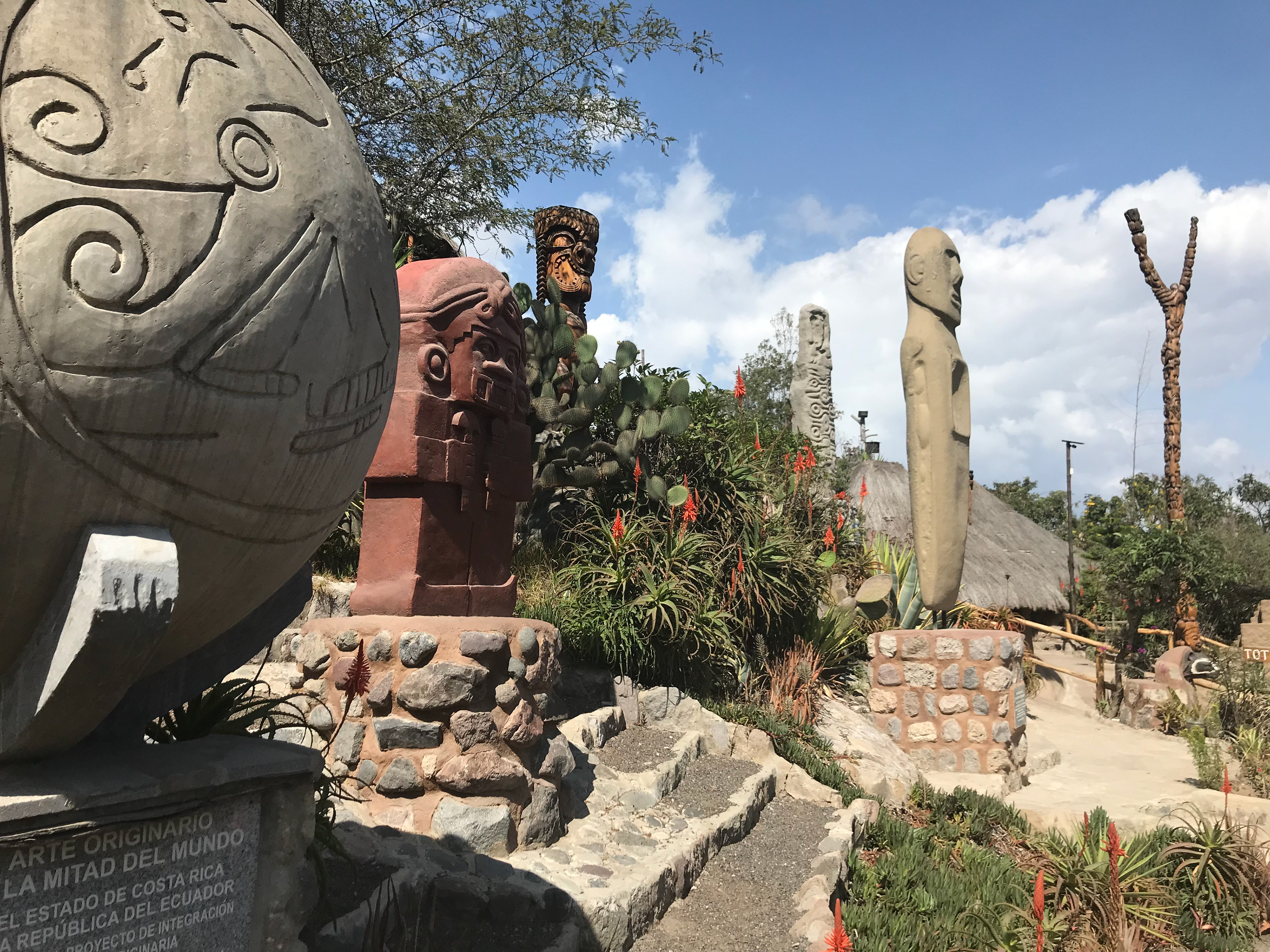 Mitad del Mundo, Quito