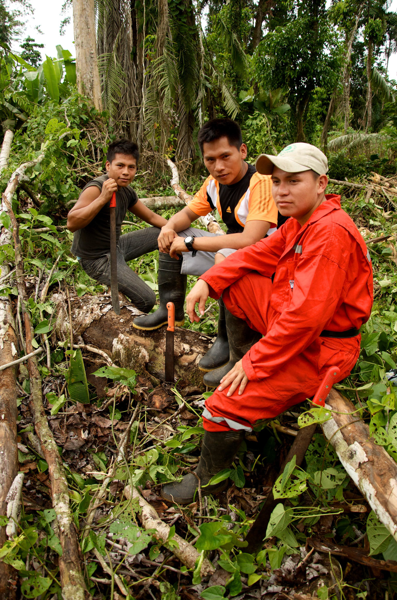 Ramiro, Waider 7 Miller at the minga. Remolino, Ecuador