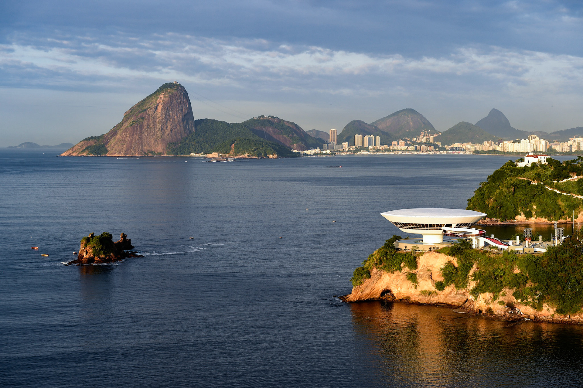 Niterói Contemporary Art Museum Vuitton Resort fashion show