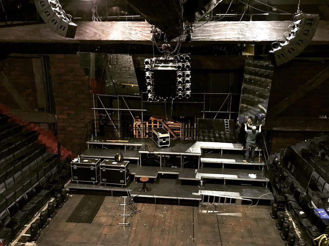 Návrhy a realizace platformy pro gospelový koncert Briana Fenthresse a (60ti členný sbor) Maranatha Gospel Choir 