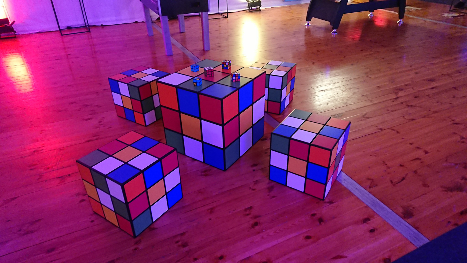 Návrhy a zajištění dekorací a fundusu na akci Bohemia Energy 2018 v klubu SaSaZu