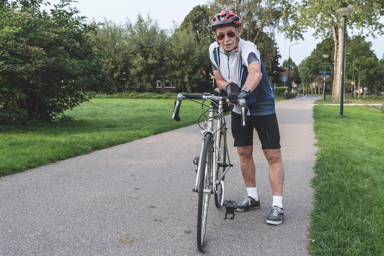 Wim Botterop - wielrennen Geboren 15-9-1941 Om de dag 60 km wielrennen, ongeveer 3.500 km per jaar; fotograferen, wandelen, lezen 'Pluk de dag; ik geniet elke dag weer van de natuur'