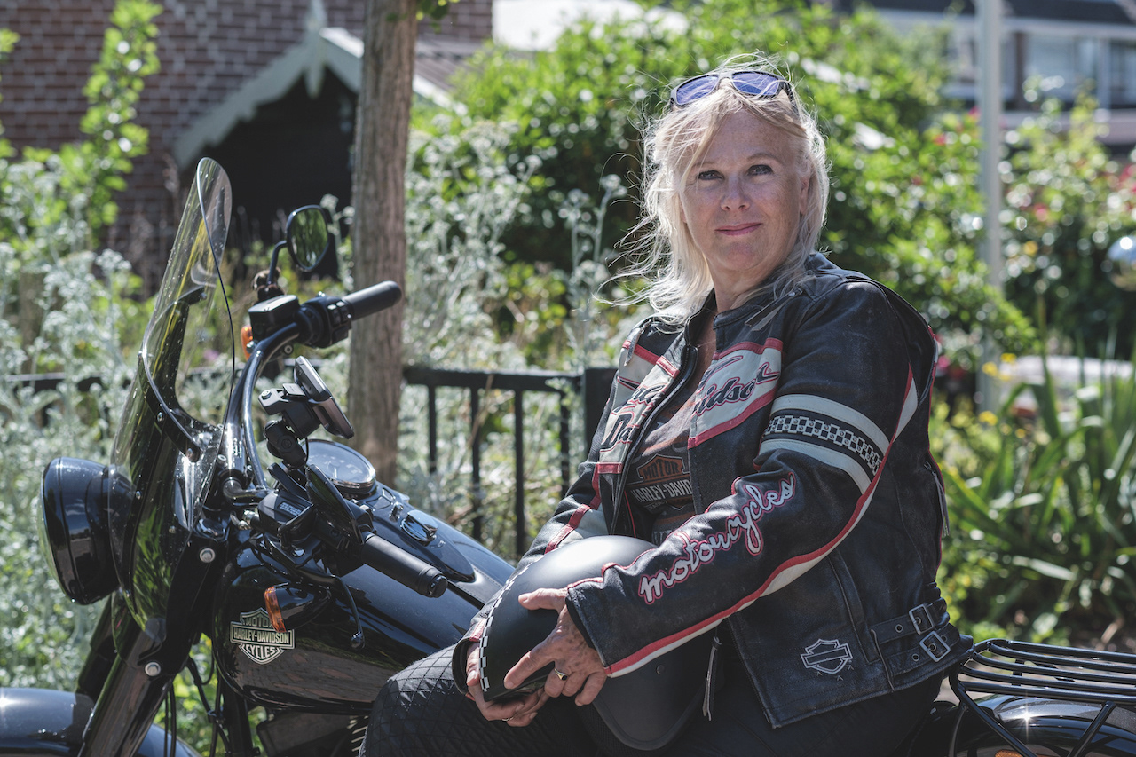 Marga Vaneveld - Harley Davidson rijder Geboren 06-02-1959 Op haar 21 ste begonnen met motor rijden, Harley. In totaal nu zes harleys gehad. 'What does not kill you,makes you stronger'