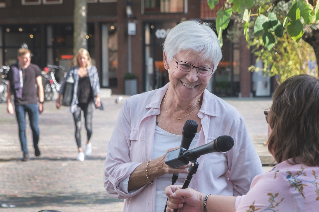 Roos Bart - interviewer RPL Woerden Geboren 28-9-1947 Is heel actief met allemaal verschillende activiteiten, zoals jeus de boules, bridgen, koor, golven, tai chi 'Ik krijg energie van al mijn activiteiten en doe dit graag óók met anderen'