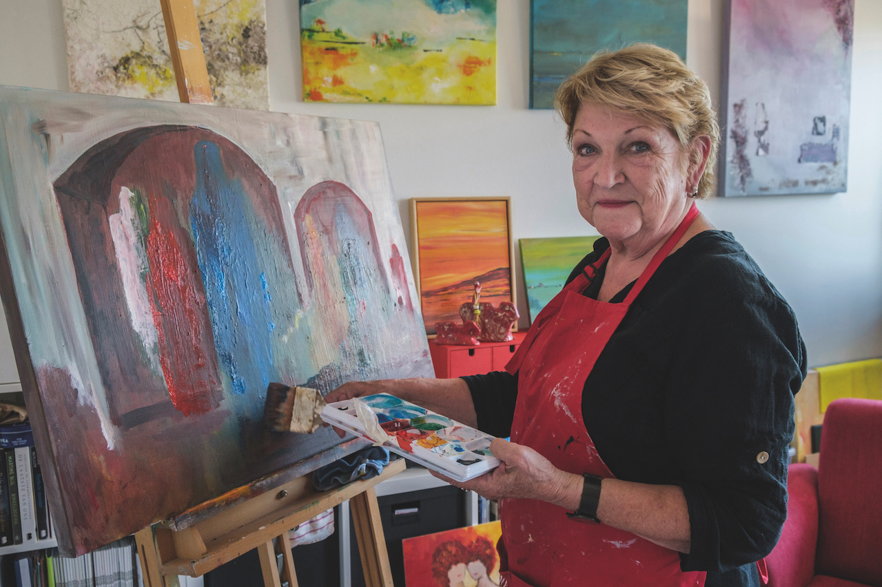 Vera Pieterse- Schilderen Geboren 10-9-1949 Schilderen, geeft workshops schilderen, actief lid kunstkring, fitness, vrijwilliger Hospice De Mantelmeeuw ' Zorg voor elkaar, en kijk naar elkaar om; zeker in deze tijd'