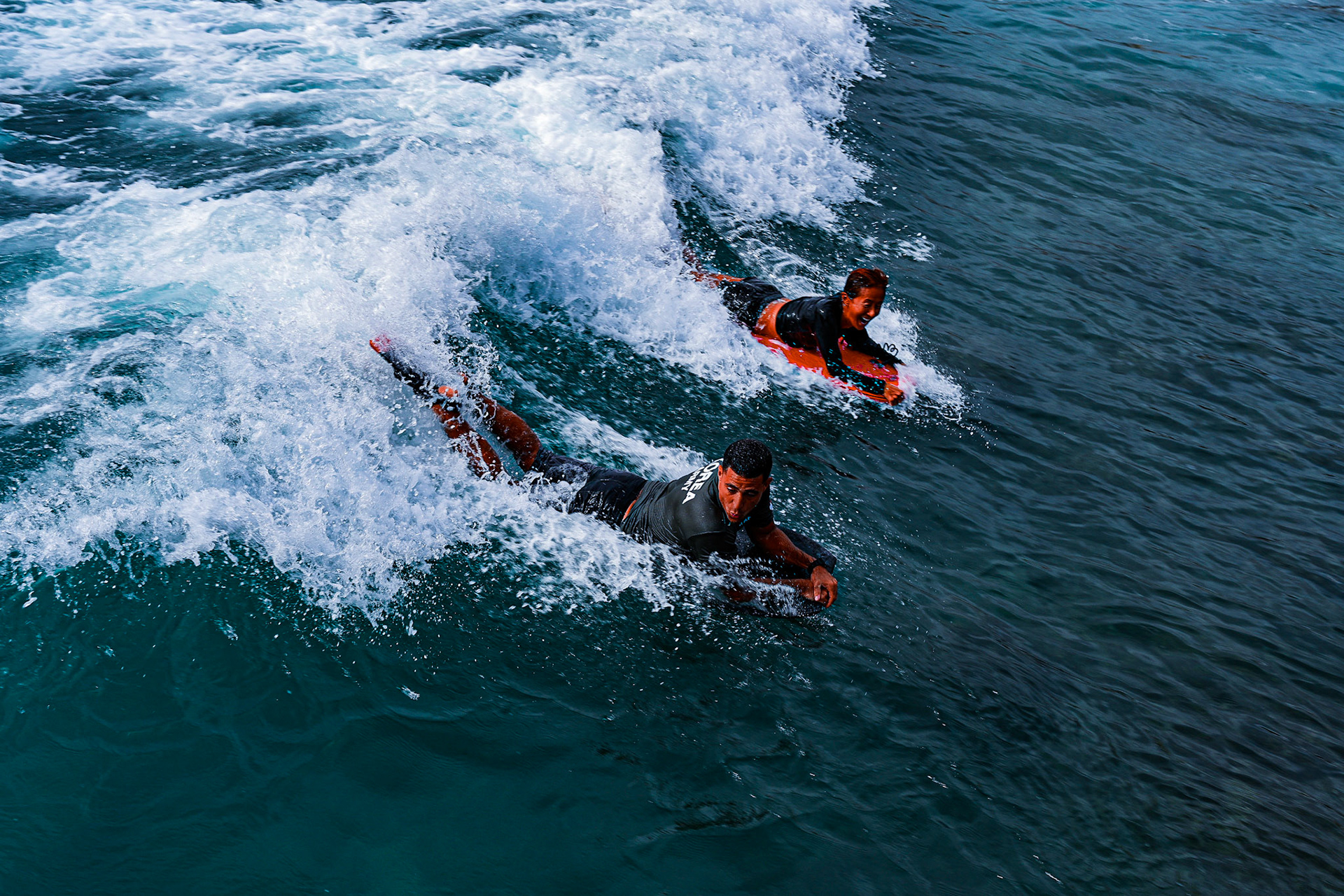 Surfers in Waikiki beach - Honolulu