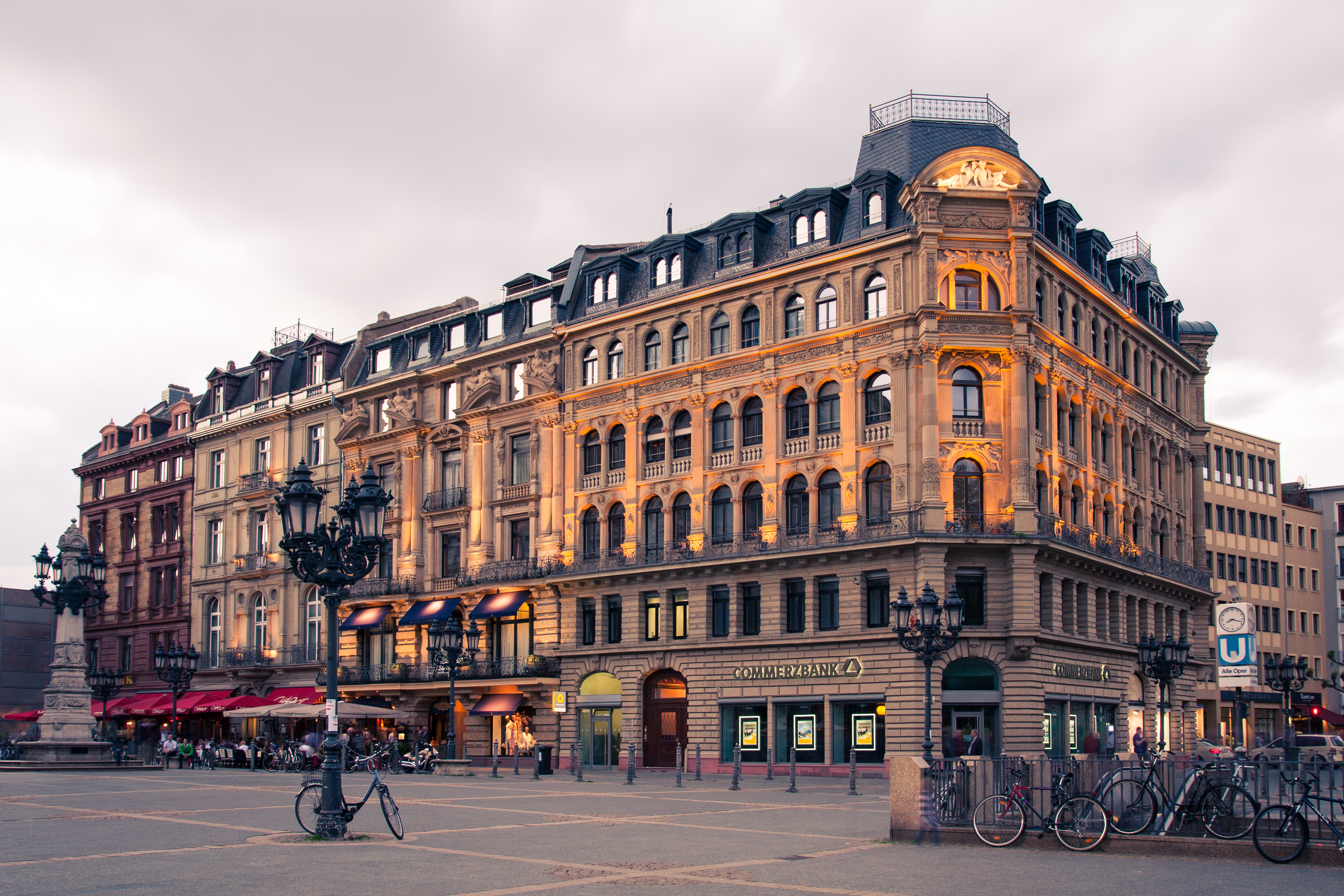 Old building facing Alte Oper - Frankfurt