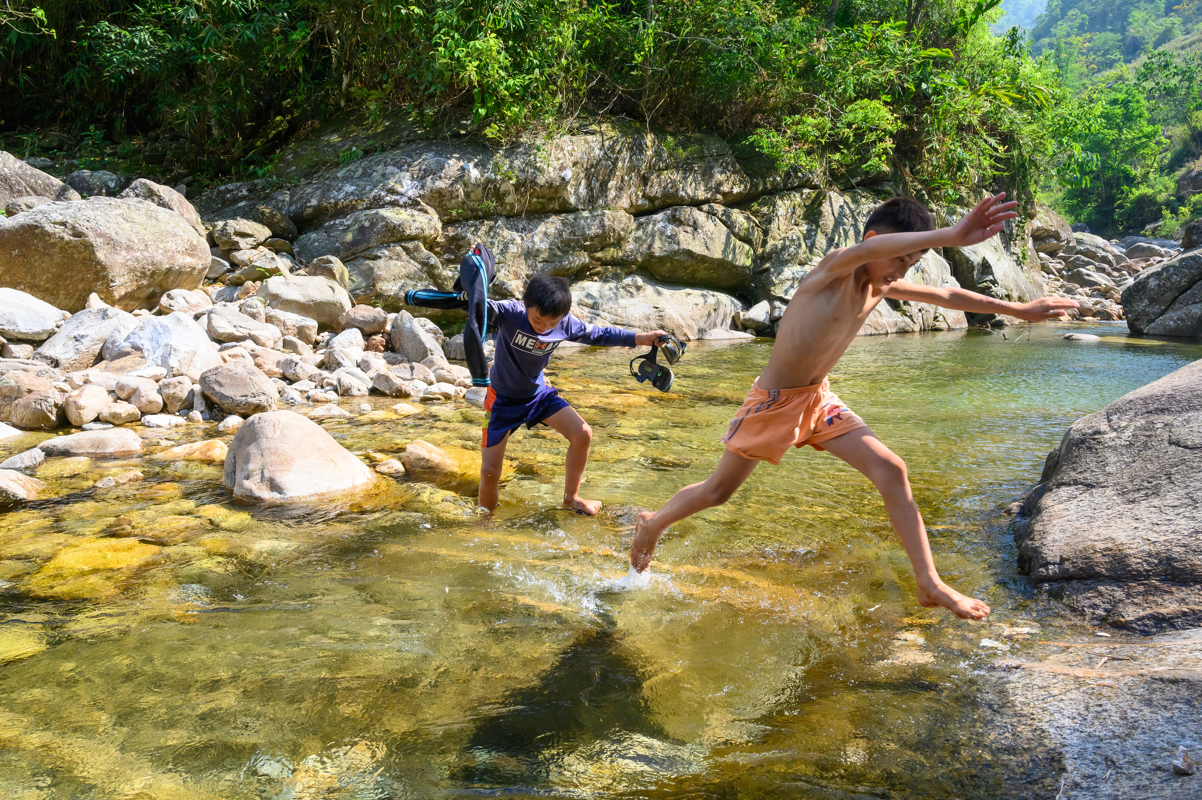 Kids playing in the river - Sapa North Vietnam