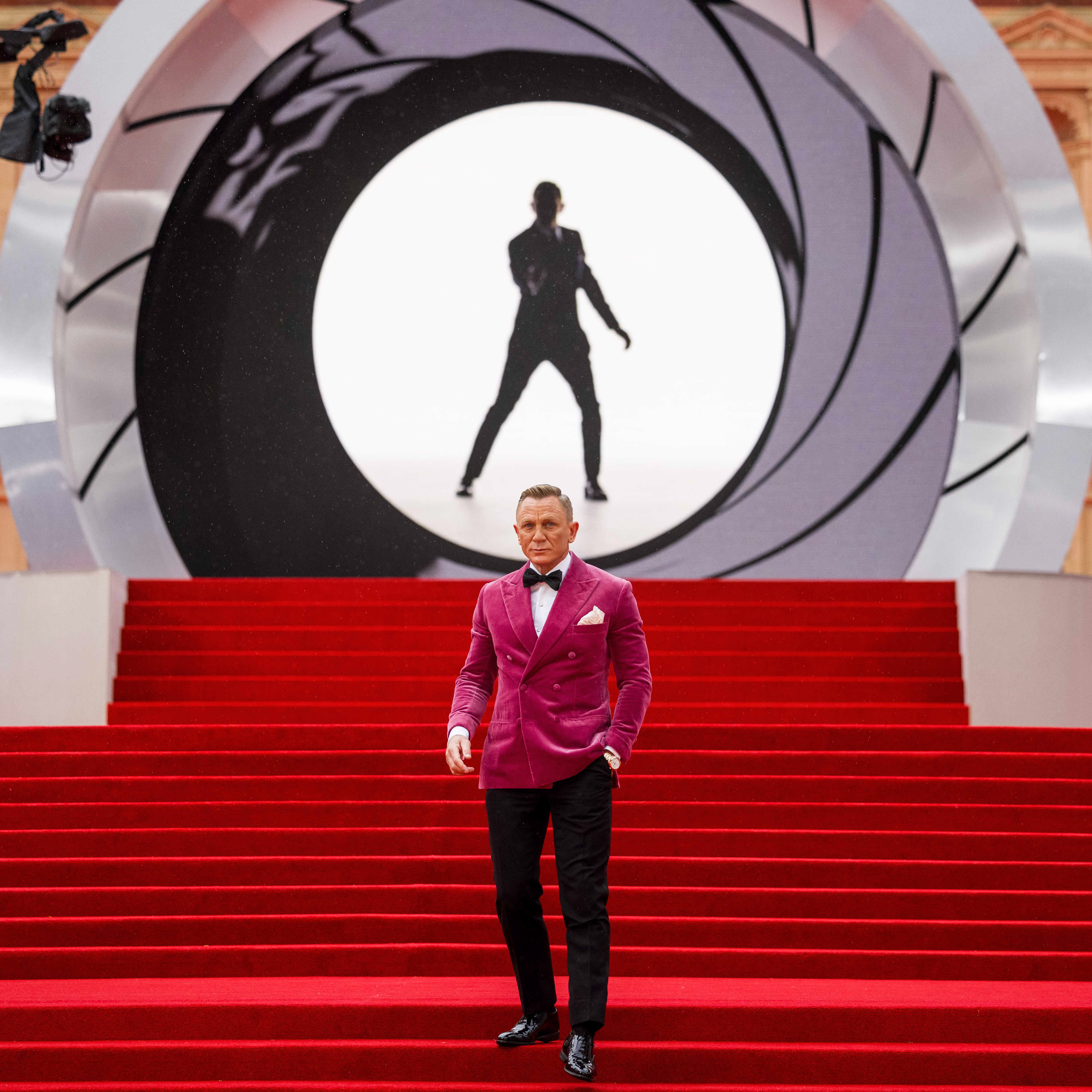 English actor Daniel Craig walks on the red carpet after arriving to attend the World Premiere of the James Bond 007 film "No Time to Die"