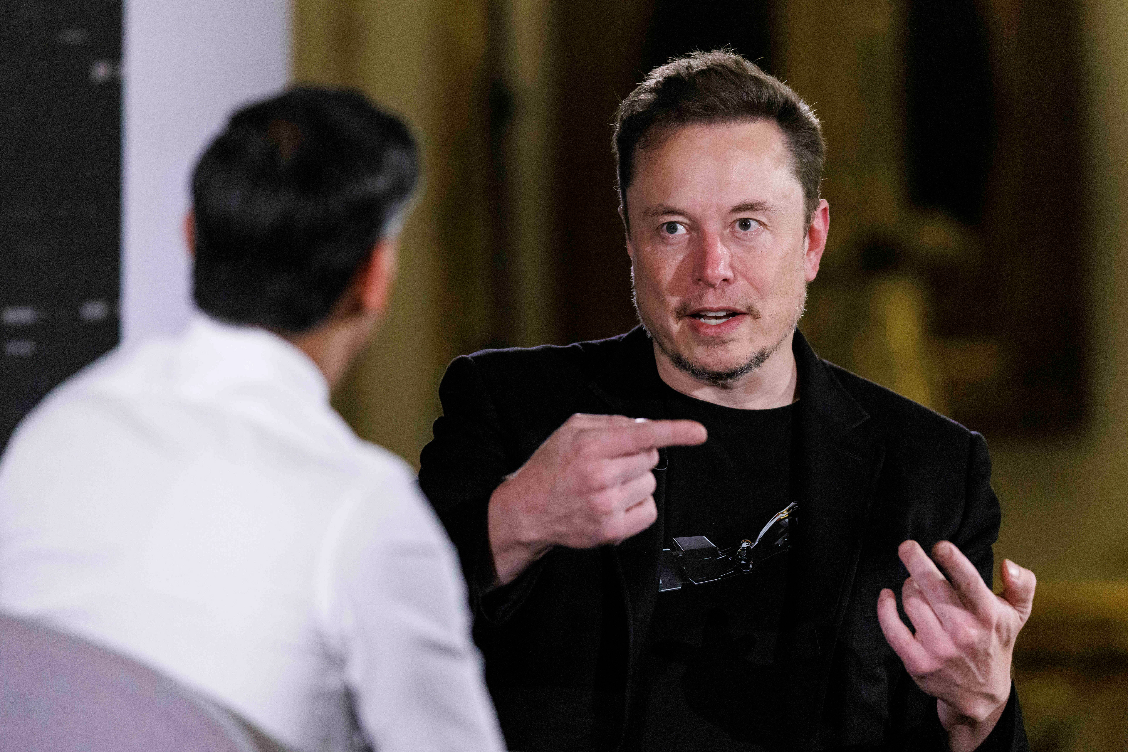 US tech entrepreneur Elon Musk speaks to Rishi Sunak