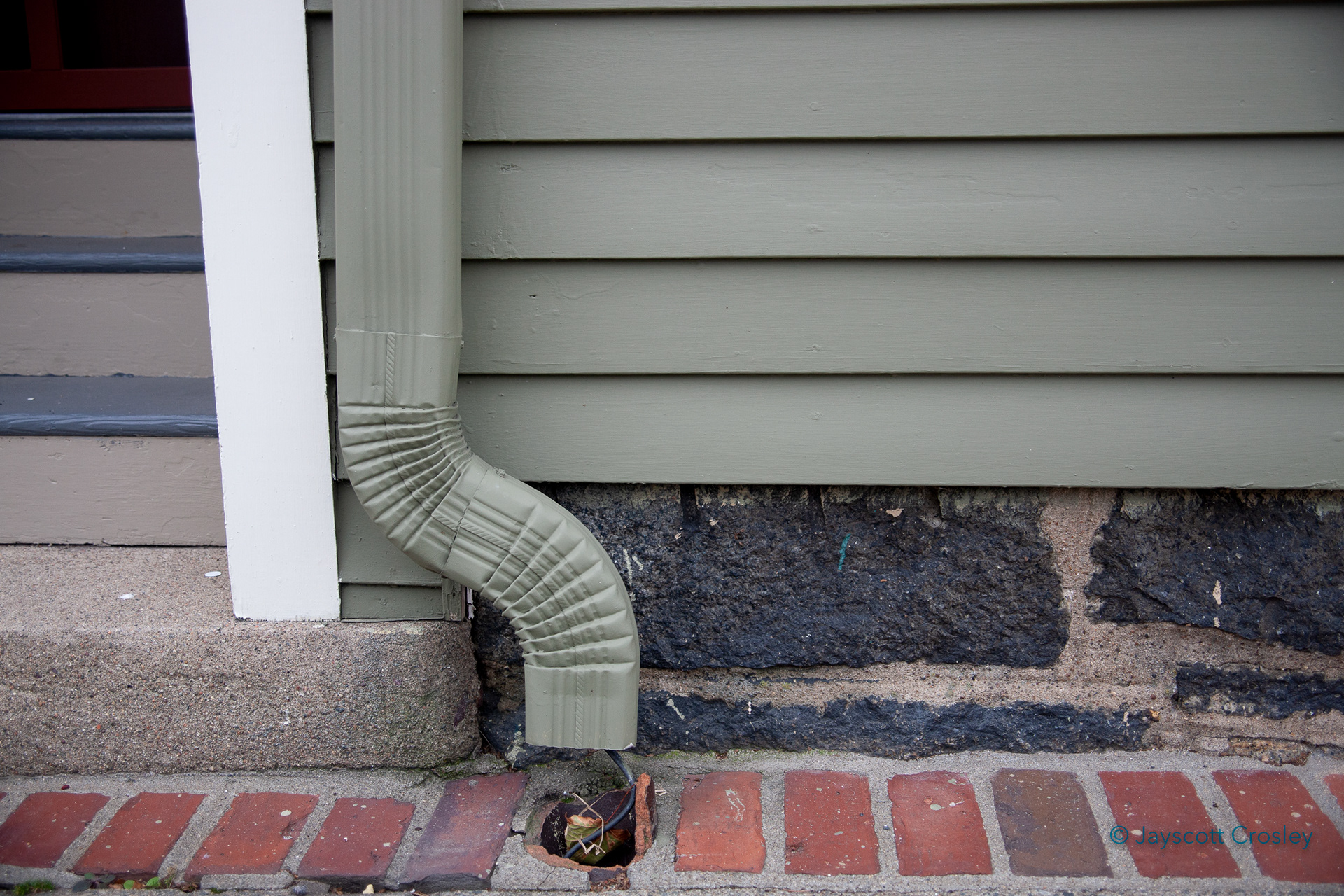 f4.0 1/800 ISO 400 "Gutter Cable" 12-October-2020_Bow St_Beverly MA_photo by Jayscott Crosley