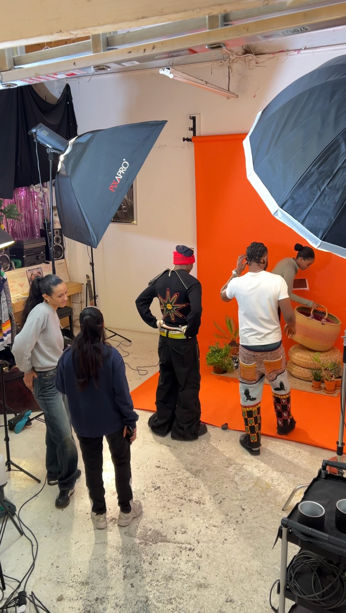 On Set Assistance