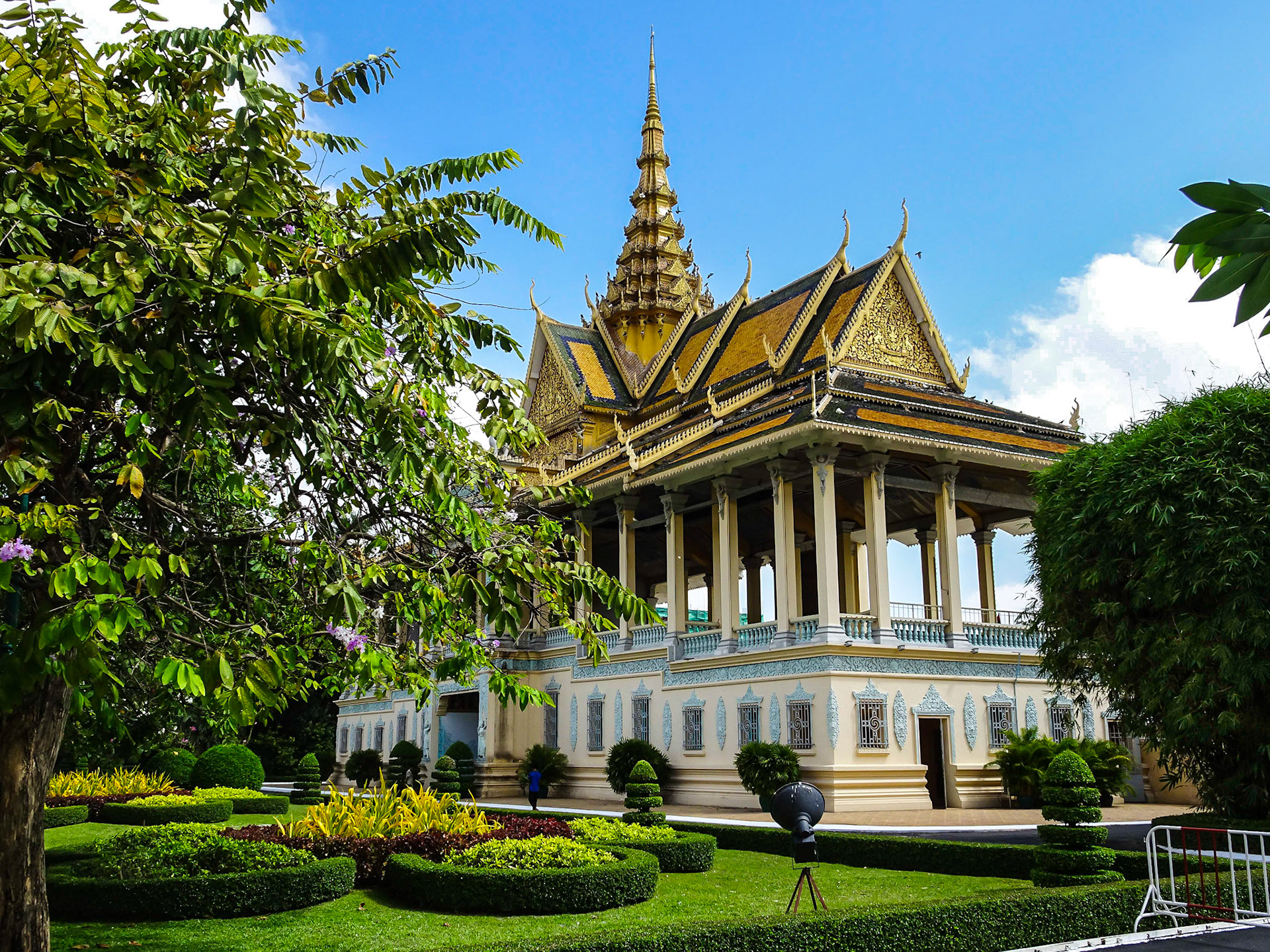 Royal Palace - Moonlight Hall for watching the rising Moon.
