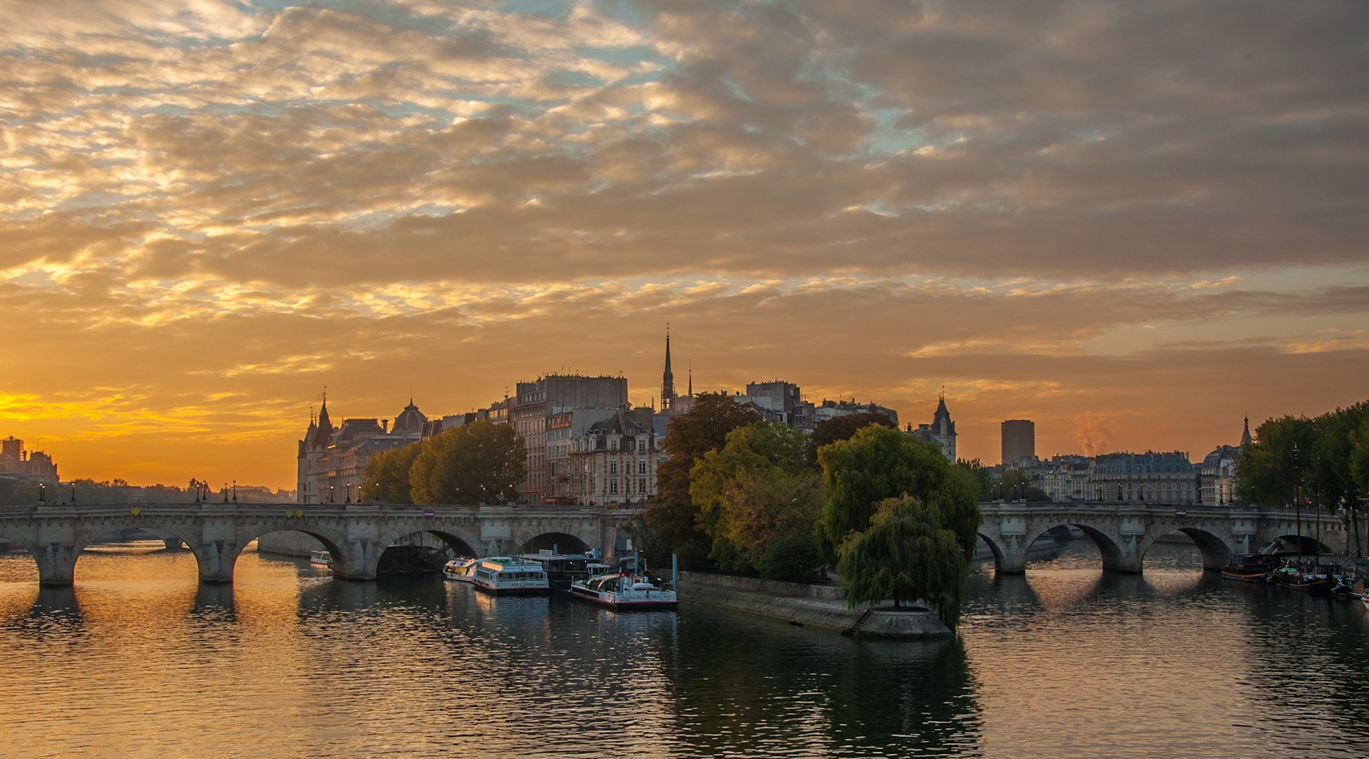 Pont des Arts 1. Paris, France.